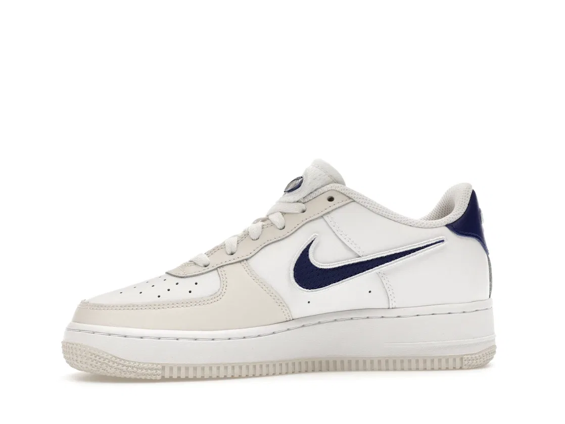 Детские кроссовки Lifestyle Nike Air Force 1 Low LV8, White/Deep Royal Blue/Gym Red/White — фото 3