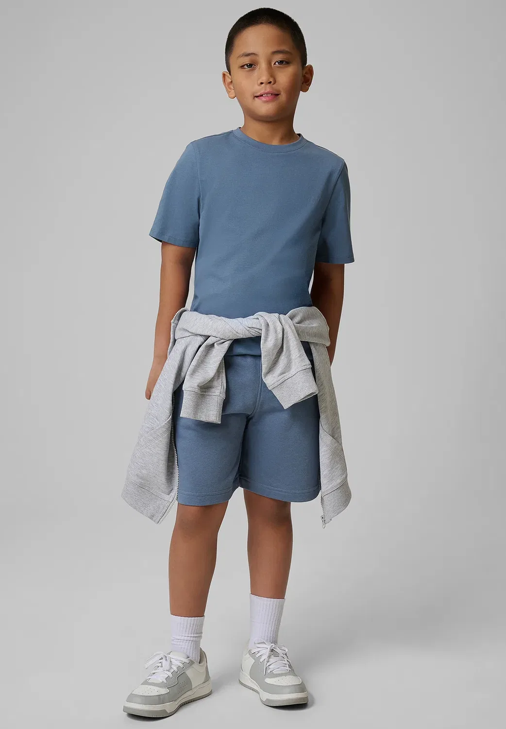 Spodenki dresowe chłopięce - niebieskie 122 (6-7 лат) - спортивные шорты 4F, Denim