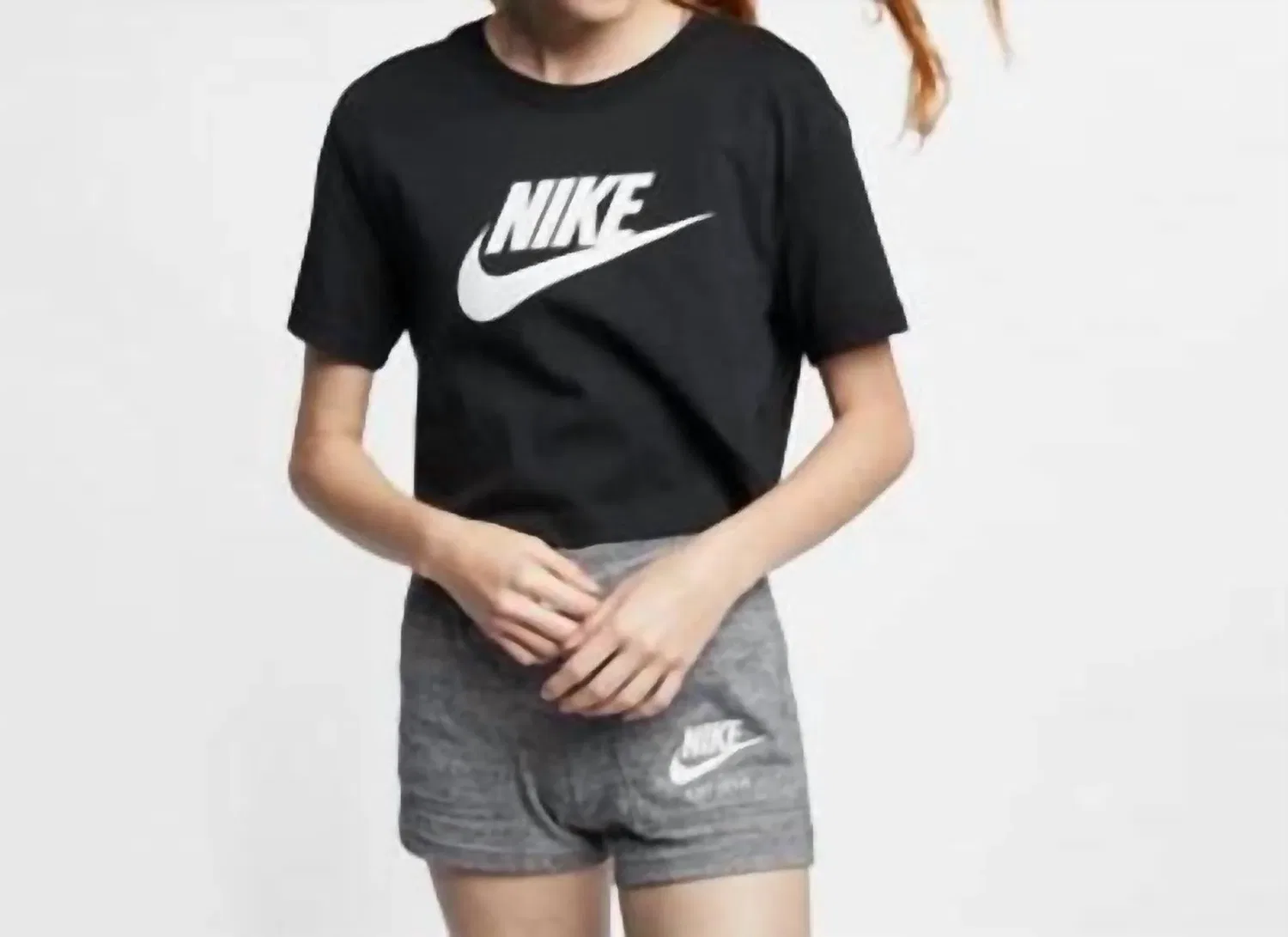 Женская футболка укороченная с коротким рукавом Nike Sportswear Essential Crop Top, черный