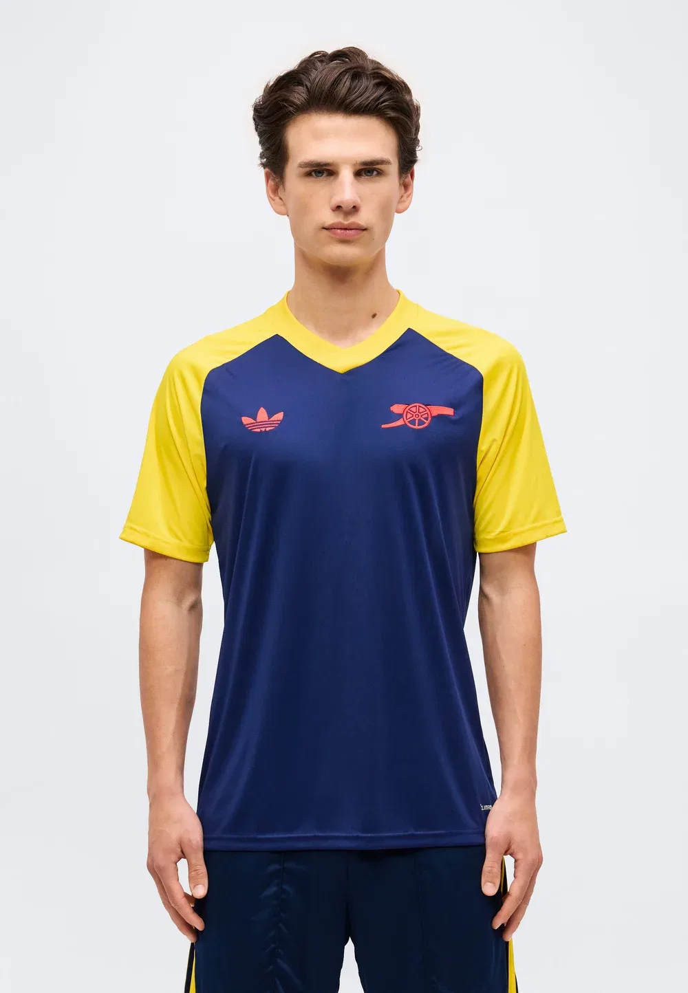 Предматчевая разминка «Арсенала» 26/27 на выезде - клубная форма Adidas Originals, Dark Blue — фото 3