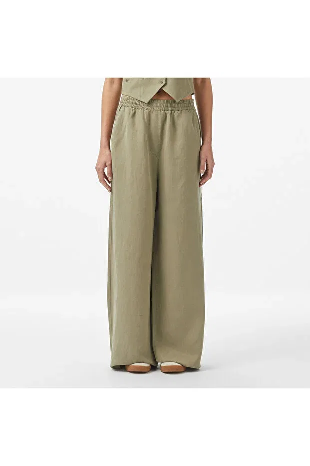 Брюки женские Lacoste Bmy-Khaki, широкие, свободного кроя, хаки — фото 3