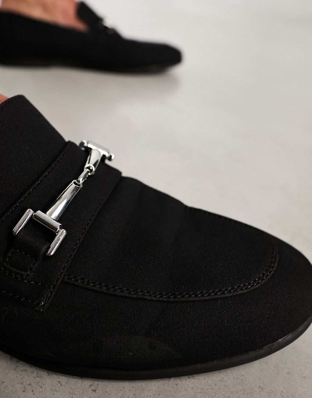 Черные лоферы из искусственной замши ASOS DESIGN с трензелем — фото 3