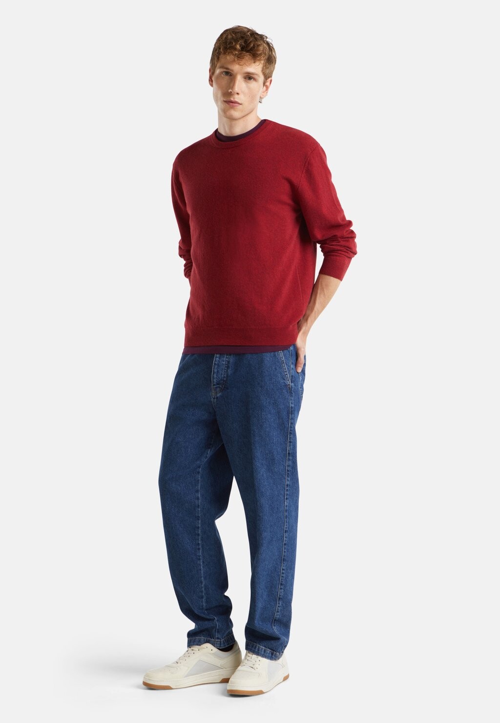 

Джемпер PURE CREWNECK IN PLAIN REGULAR FIT EDGES United Colors of Benetton, темно-красный