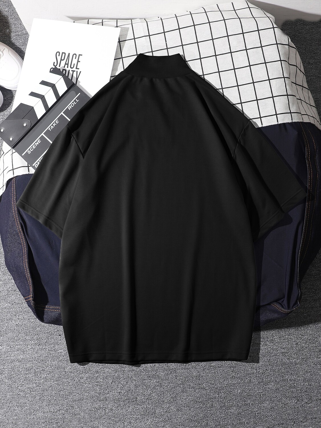 

Мужская футболка широкого кроя Hypemode с высоким воротником и вышитыми цифрами Manfinity, черный