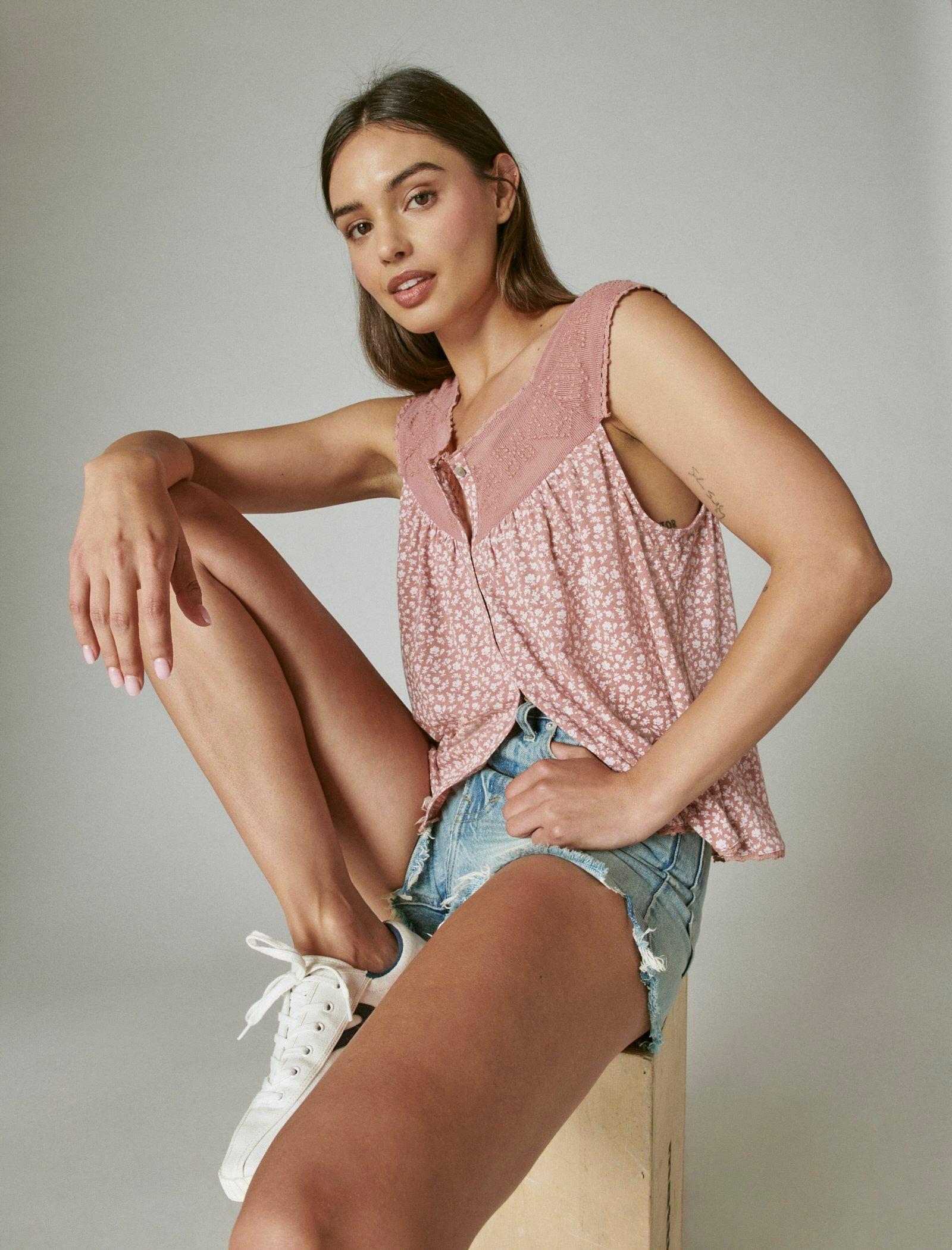 

Женская майка Lucky Brand с геометрическим принтом и вышивкой, цвет chocolate