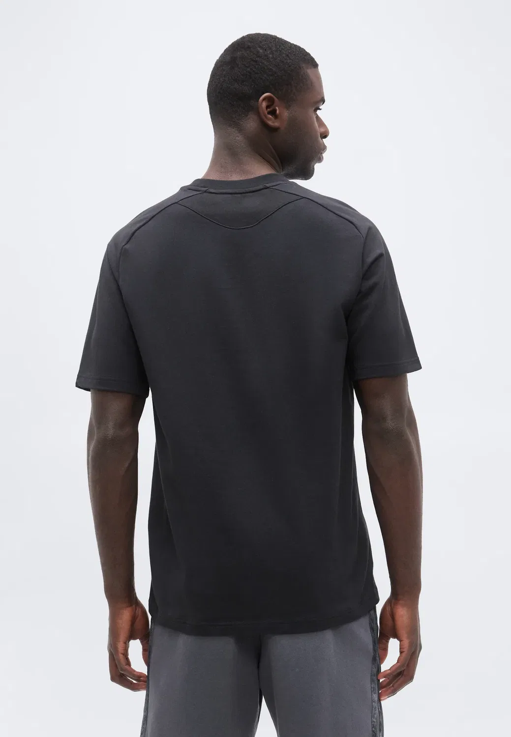 Футболка Liverpool FC Tiro Travel - клубная одежда Adidas Performance, Black — фото 3