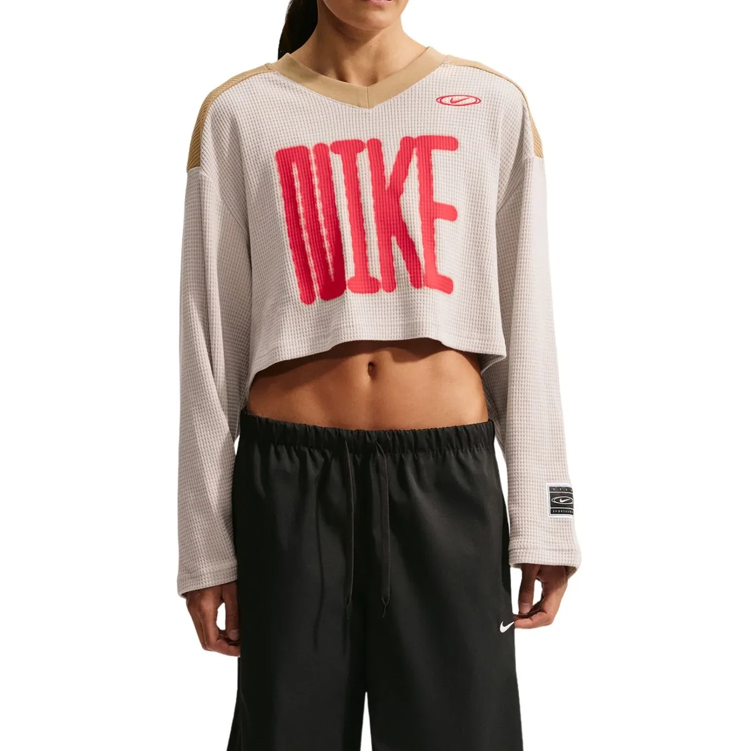 Женская игровая майка Sportswear Oversized Cropped Jersey 'Cream II Parachute Beige University Nike, Cream Ii/Parachute Beige/University Red — фото 3