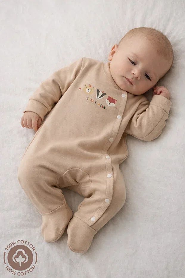 Детский комбинезон с принтом Unisex cozy season printed 0-6 months combed organic cotton baby romper with booties Miniel, Beige — фото 2