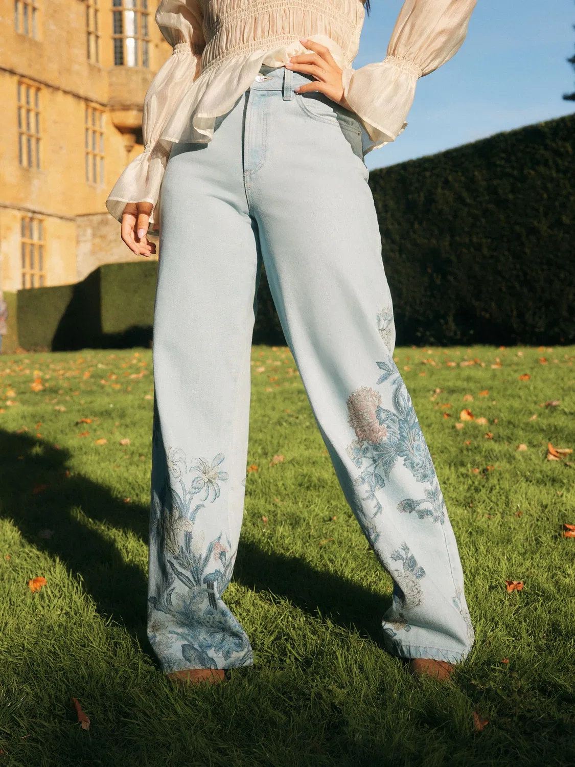 Джинсы с вышивкой National Trust x Next, Mid Blue Denim — фото 2