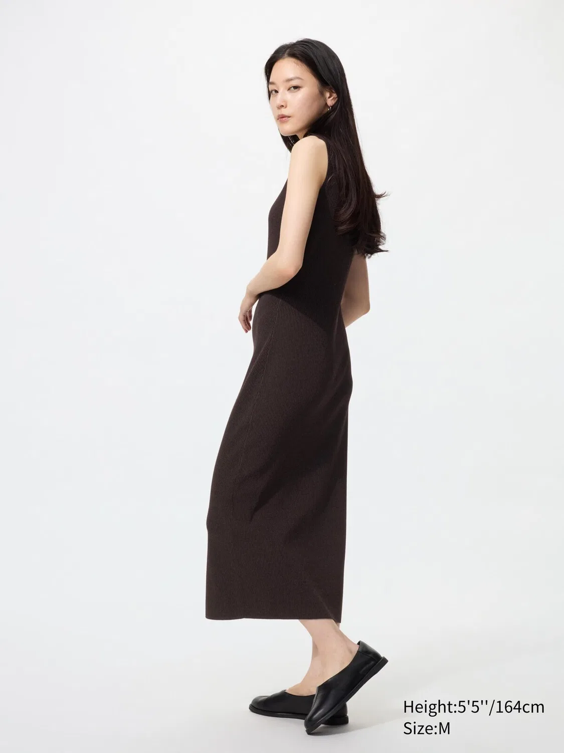 Платье Uniqlo, трикотажное, без рукавов, черное — фото 2