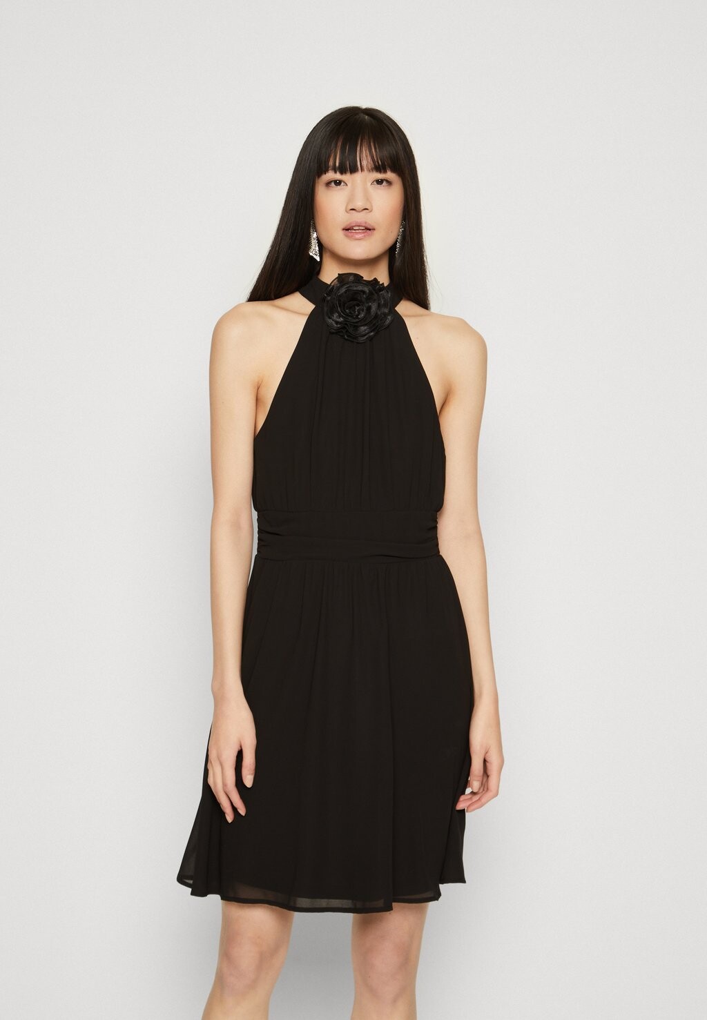 

Элегантное платье Vmsolly Cropped Rose Dress Vero Moda, черный