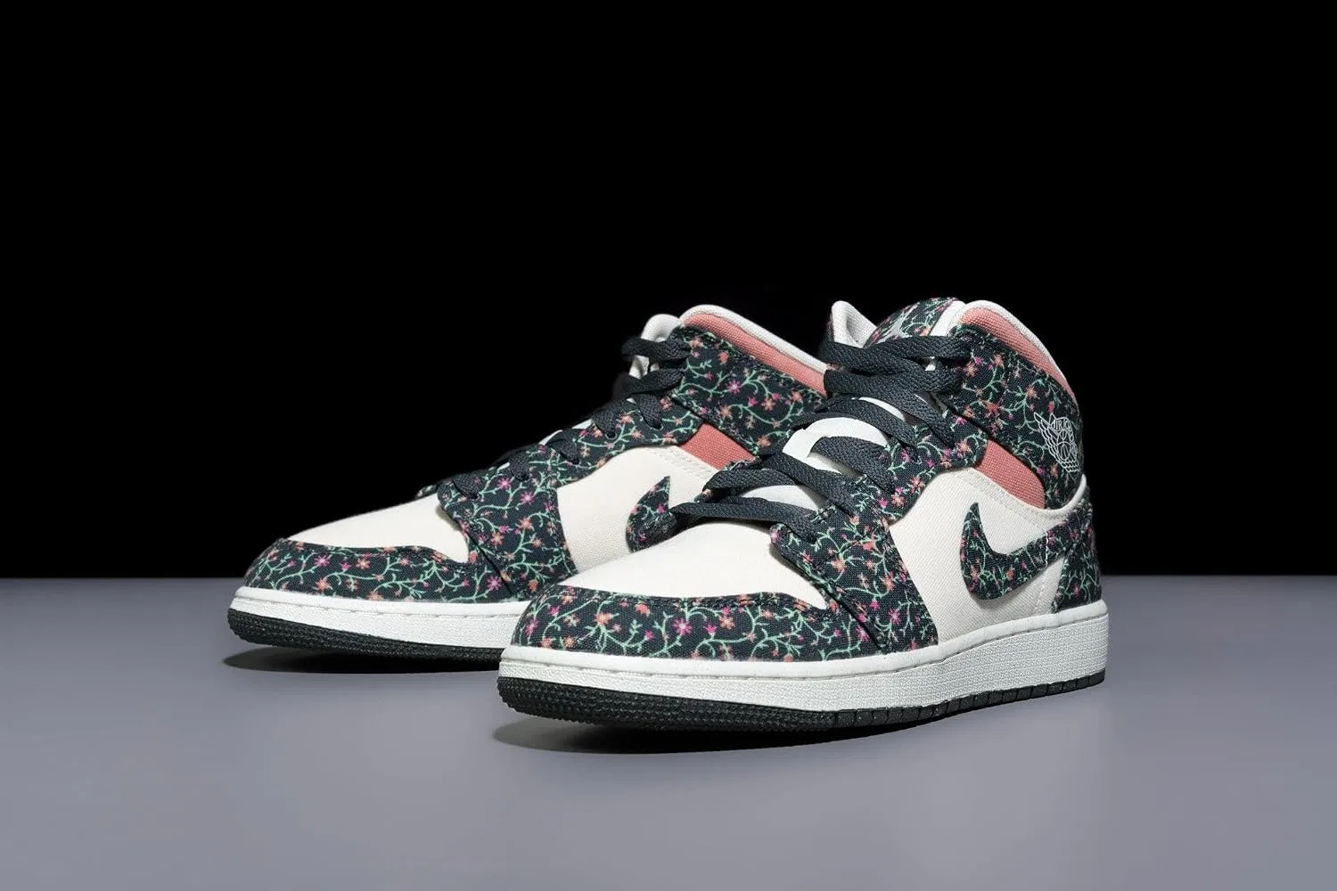 Детские кроссовки для мальчиков Air Jordan 1 Mid GS Nike, Anthracite/Anthracite/Sail-Multi-Colored — фото 4