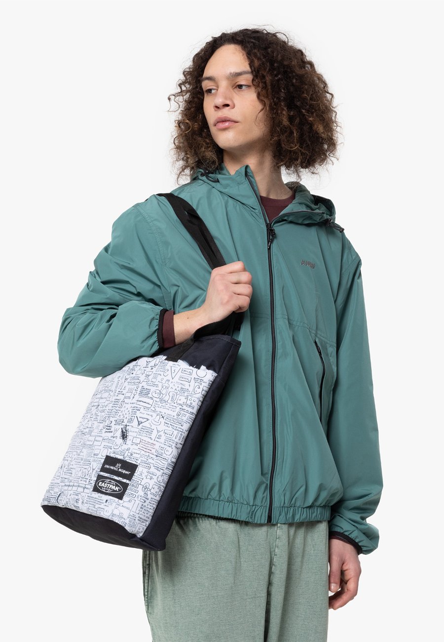 

Сумка-шоппер Eastpak SHOPPR LOONEY TUNES, Basquiat Pegasus/White