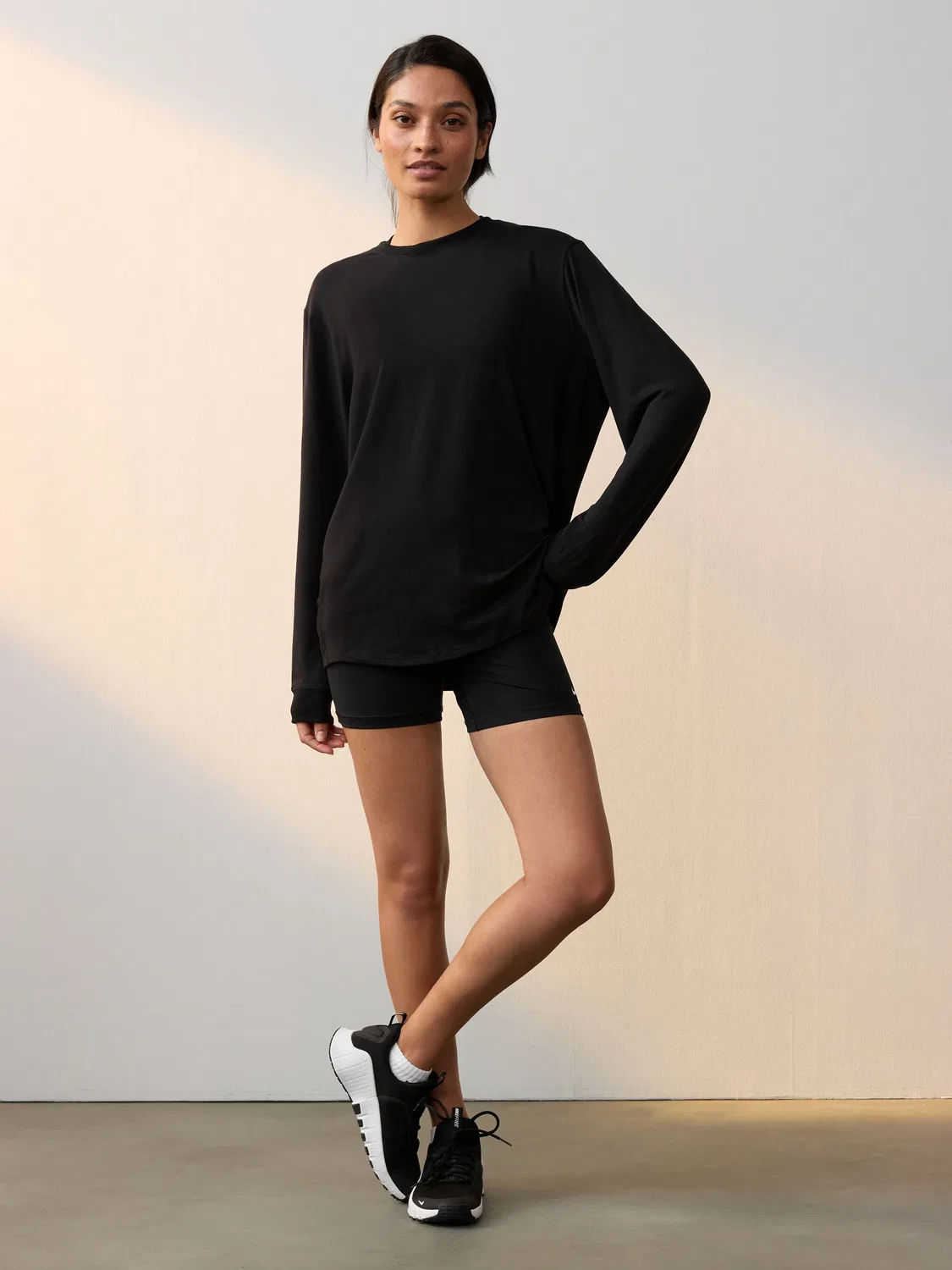 Футболка с длинным рукавом Nike One Relaxed Dri-FIT, черный — фото 2