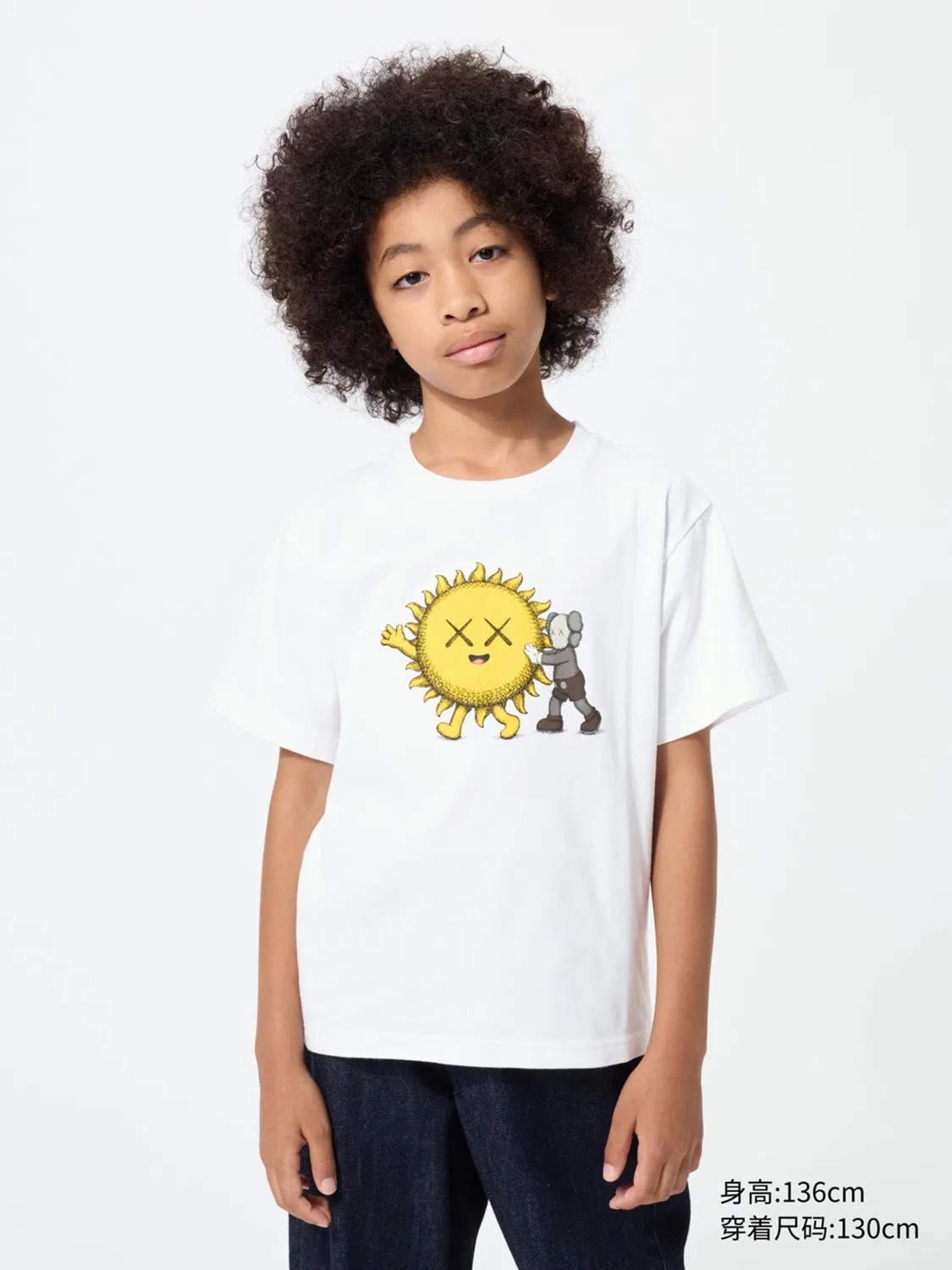Футболка детская с принтом UT KAWS Uniqlo, белый — фото 2