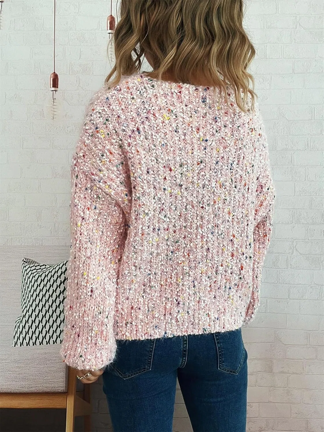 Женский свитер с V-образным вырезом из попкорн-пряжи Rainbow Popcorn Yarn — фото 3