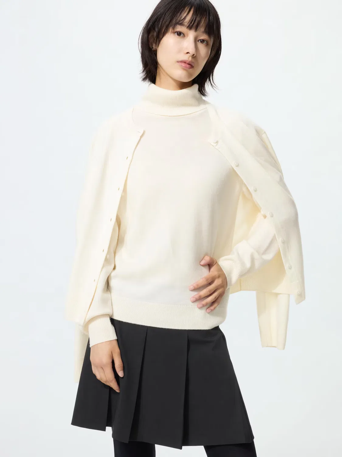 Свитер Uniqlo с высоким воротником, кашемировый, кремовый