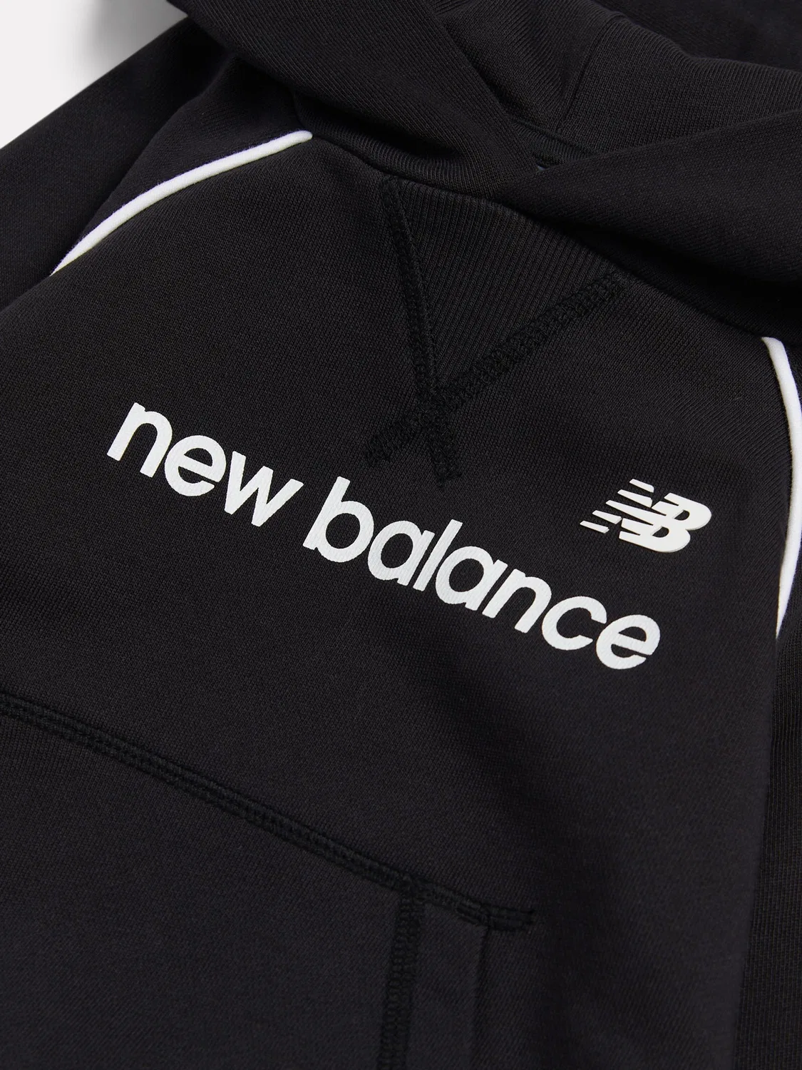 Худи из французского футера New Balance Black Linear Graphic, черный — фото 3