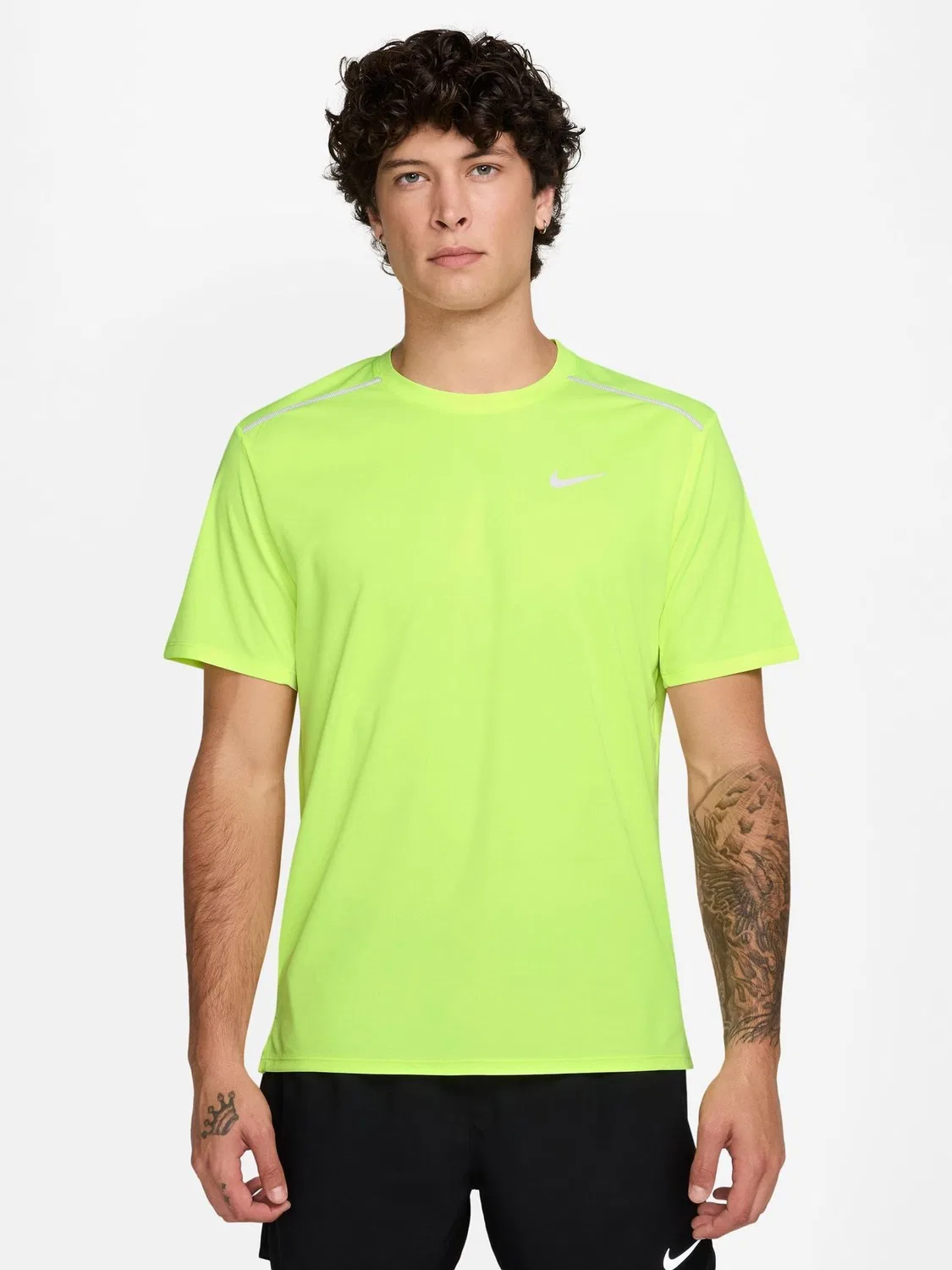 Футболка беговая Miler Dri-FIT с защитой от ультрафиолета Nike, Volt Ice Yellow — фото 2