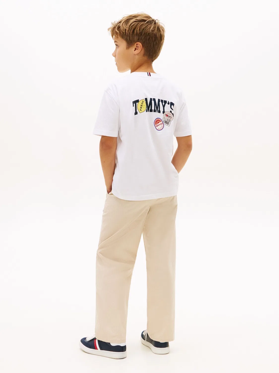 Футболка с принтом Tommy Hilfiger Sticker Print, белый — фото 3