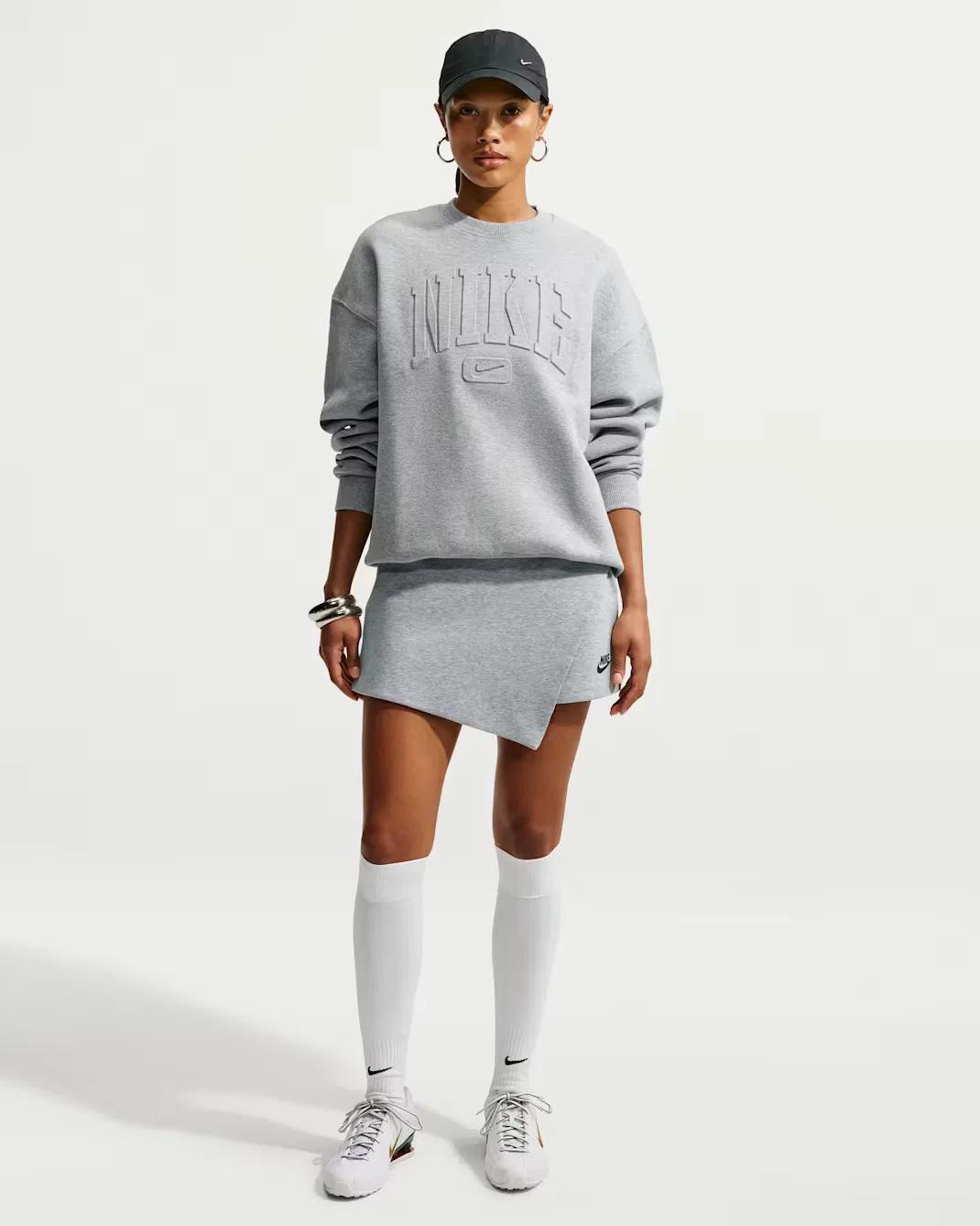 Женская футболка оверсайз с рельефным рисунком Nike Studio Fleece Medium Weight "Graphic Pack", Dark Grey Heather/Dark Grey Heather — фото 4