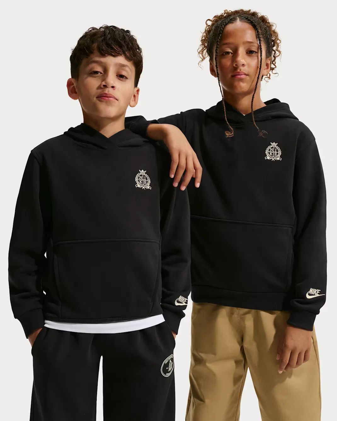 Толстовка из французского махрового трикотажа для детей постарше Nike Sportswear Club, Black/Black/Sanddrift/Sanddrift