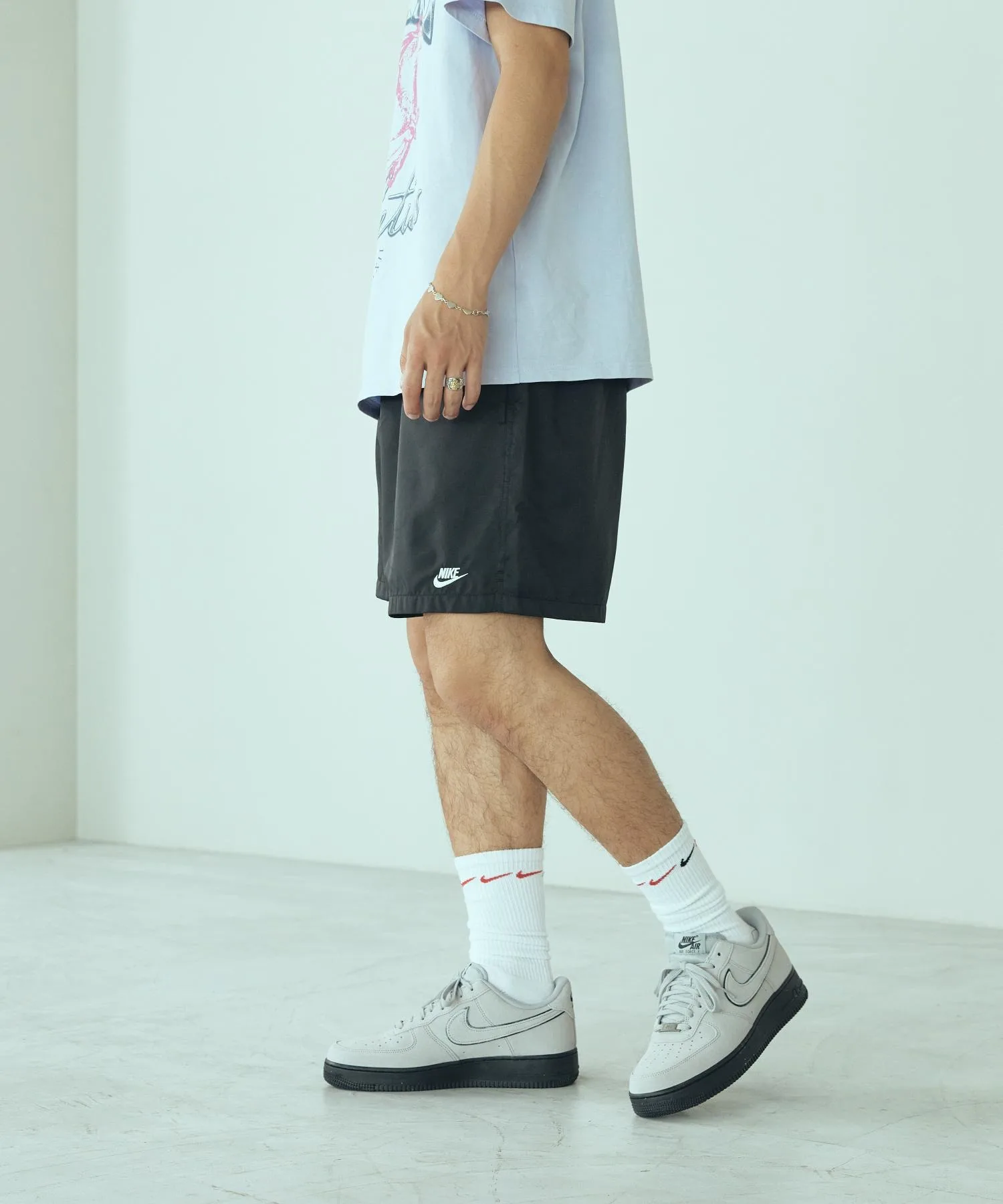 Мужские шорты Nike Club Woven Flow с сеткой и вышивкой FN3308-010 черные — фото 3
