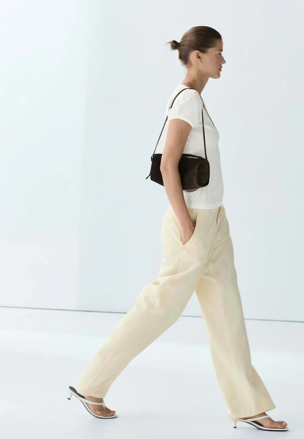 Футболка с V-образным вырезом - базовая футболка Massimo Dutti, White — фото 4