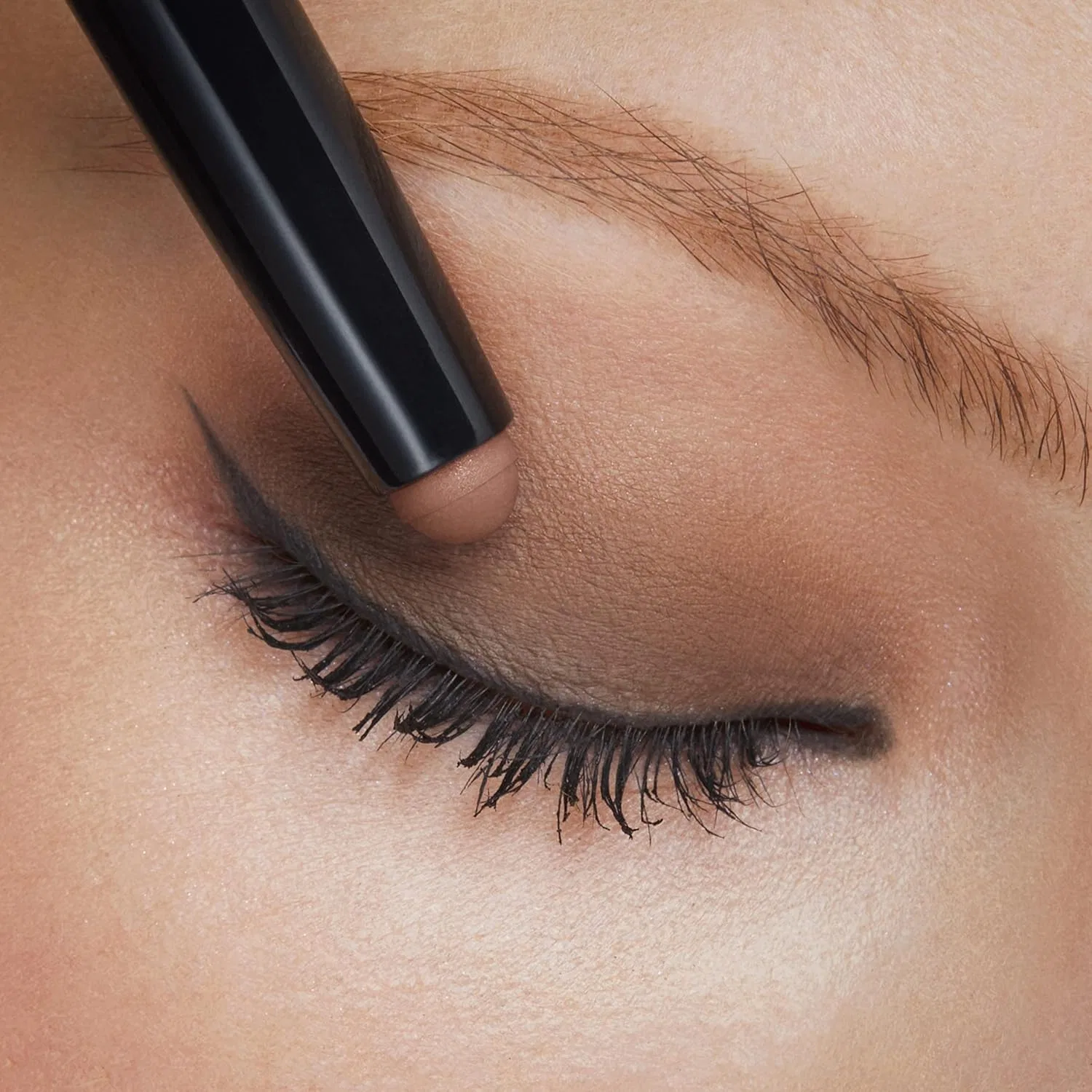 Стойкие тени-карандаш «Long Lasting Eyeshadow Stick 18» от KIKO Milano Kiko Milano, 18 Brown — фото 3