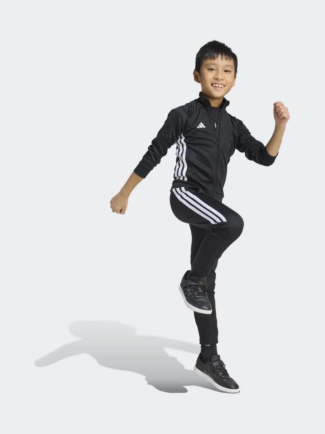 Спортивный костюм Tiro 26 Essentials adidas, черный — фото 3