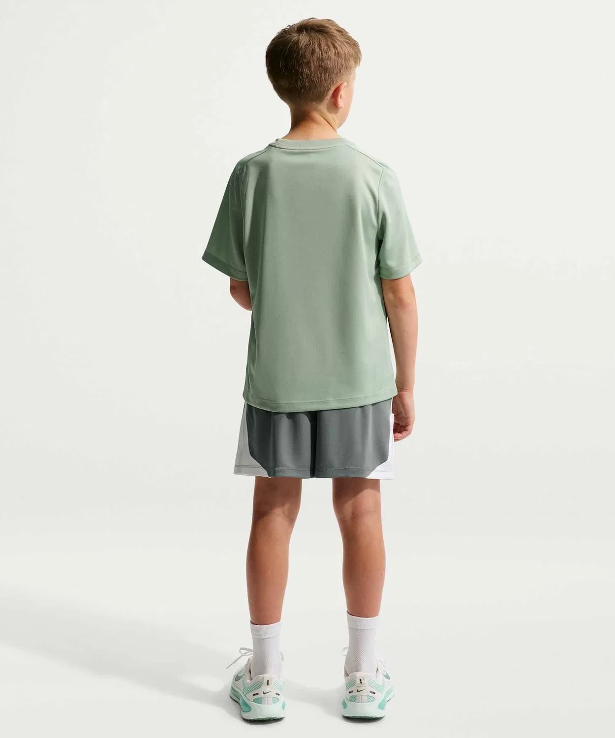 Детские шорты с быстросохнущей технологией Dri-FIT, модель Multi NIKE, Smoke Grey — фото 3