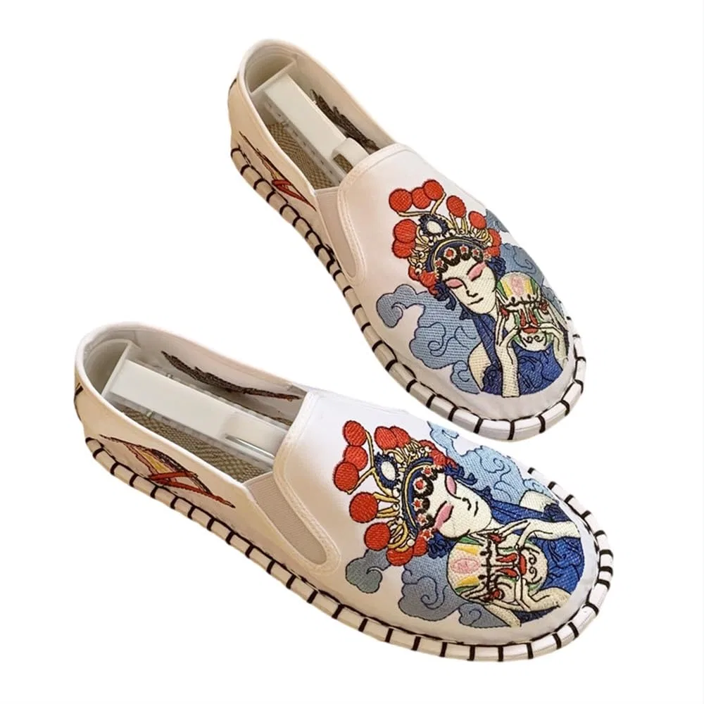 Детские туфли с вышивкой GHAKKE, White 01