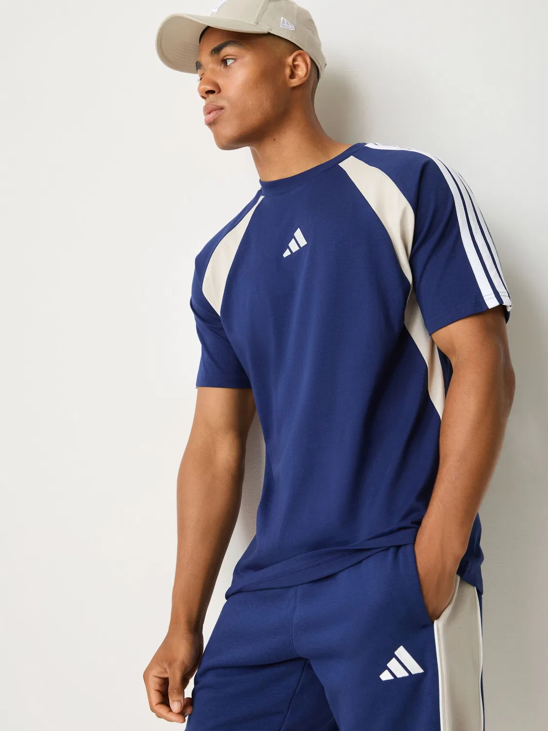 Футболка с колорблоком adidas, синяя
