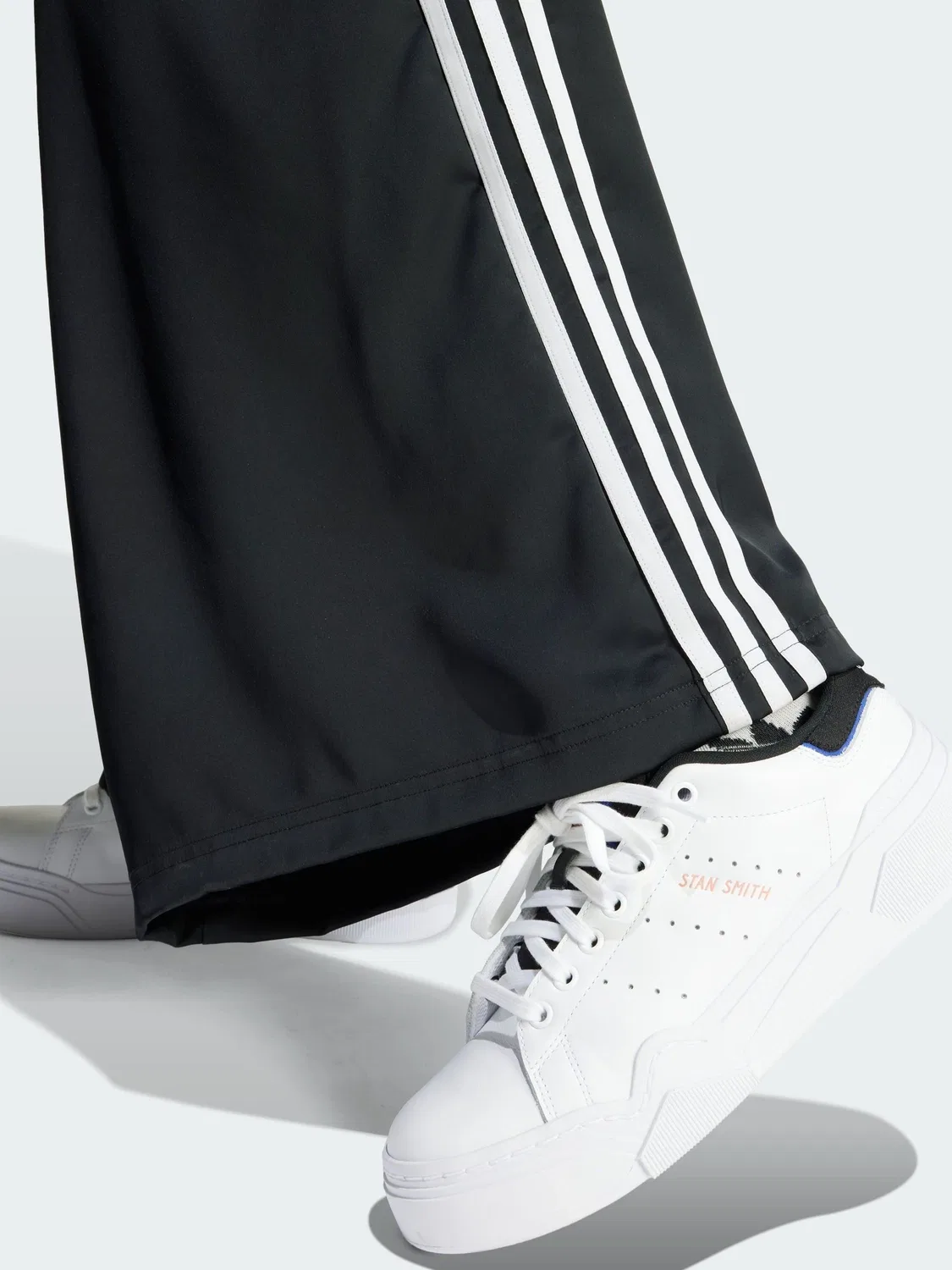 Широкие трикотажные брюки Adicolor Satin, adidas Originals, черный — фото 3