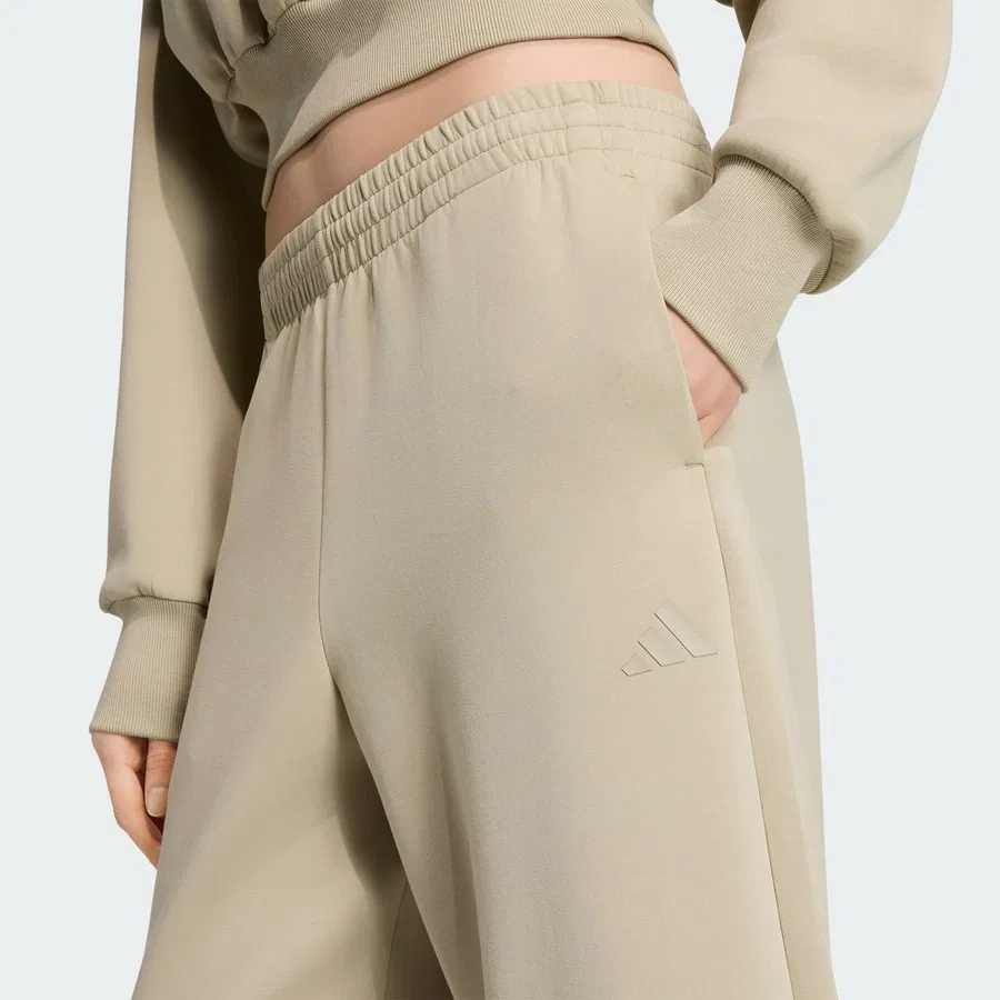 Спортивные штаны Soft Lux с прямыми штанинами adidas, Хаки — фото 4