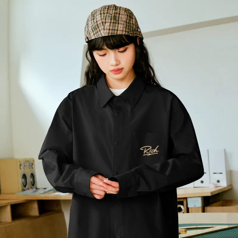 Детская рубашка с воротником MINISO, Black With Gold Sparkling Chest Logo — фото 3