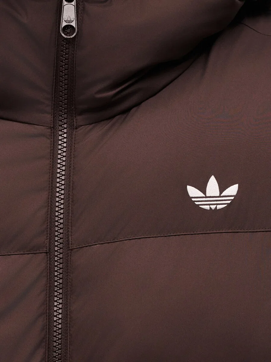 Зимняя куртка ADIDAS ORIGINALS 'HOODED REGEN' шоколадного цвета — фото 3
