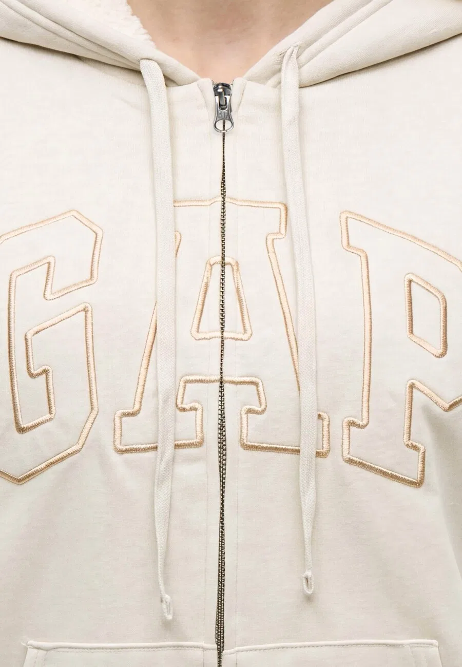 Худи на молнии GAP 'V-FRANCHISE HERITAGE' белого цвета — фото 3