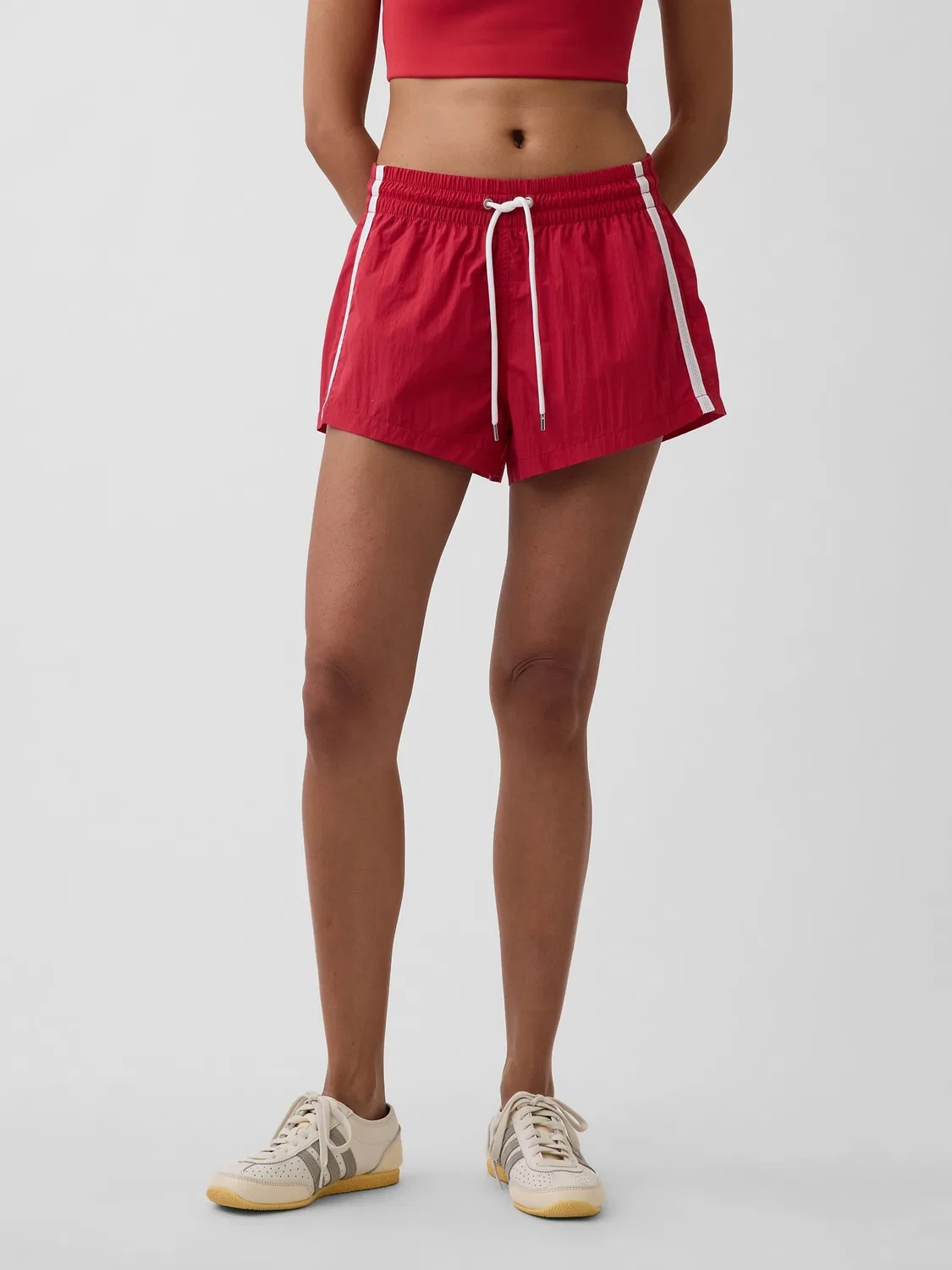 Спортивные шорты Gap, 2.5 дюйма, красный