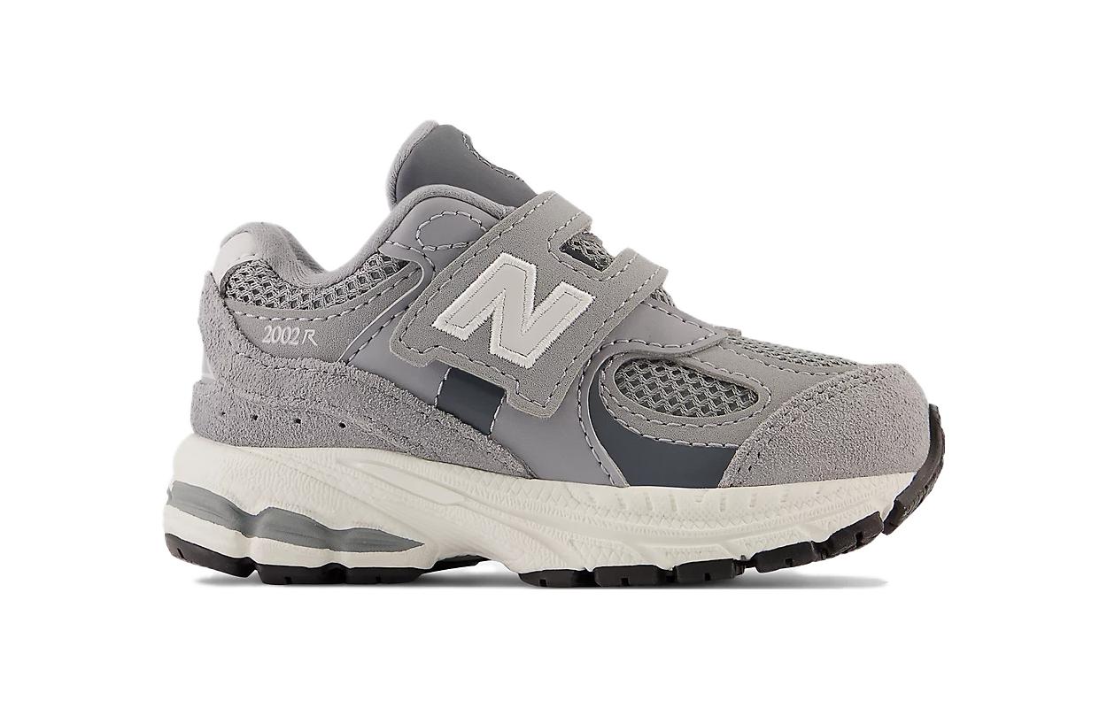 New Balance 2002R: Дышащие Низкие Кроссовки для Малышей, Серый/Белый — фото 2