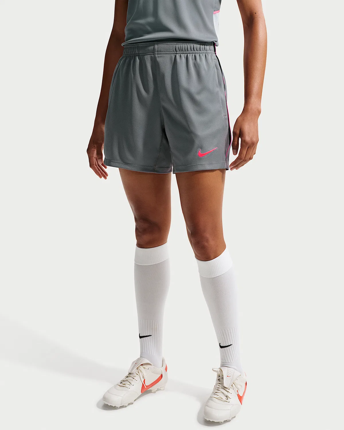 Женские футбольные шорты Nike Strike Dri-FIT, Smoke Grey/Black/Hot Punch/Hot Punch — фото 2