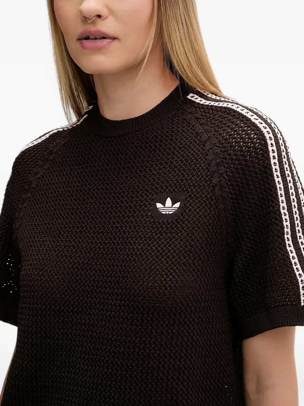 Вязаное мини-платье с вышитым логотипом Adidas, коричневый — фото 4