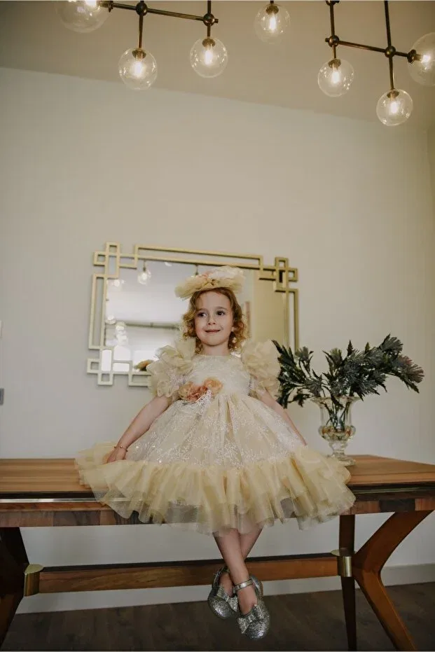 Детское платье для девочек с длинным рукавом Special Design Girls' Formal Dress With Crown Accessory Graduation Dress Mialora Exclusive By Emel Ebru Özdemir, Sarı — фото 2