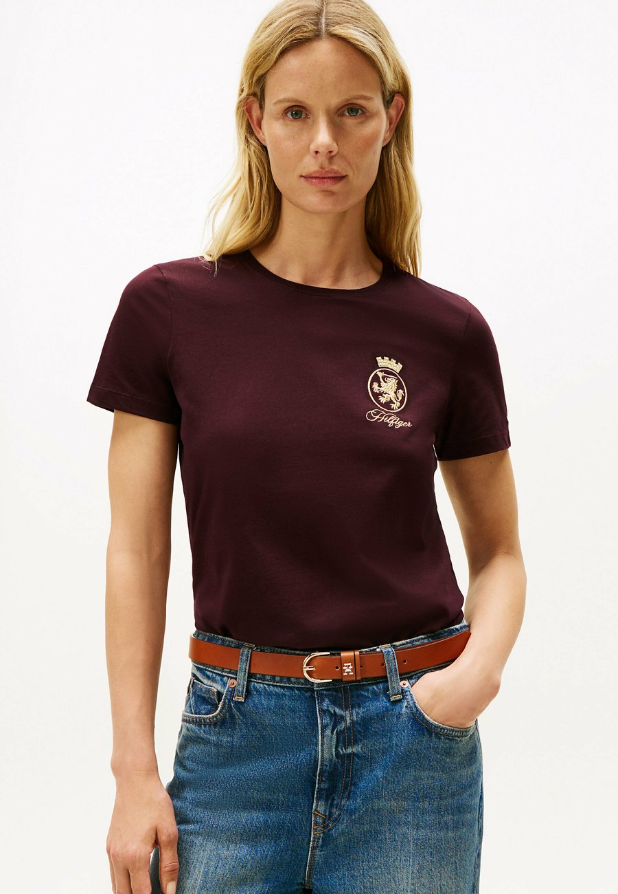 

Футболка Tommy Hilfiger CREST EMBROIDERY CREW NECK, Deep Burgundy/Red