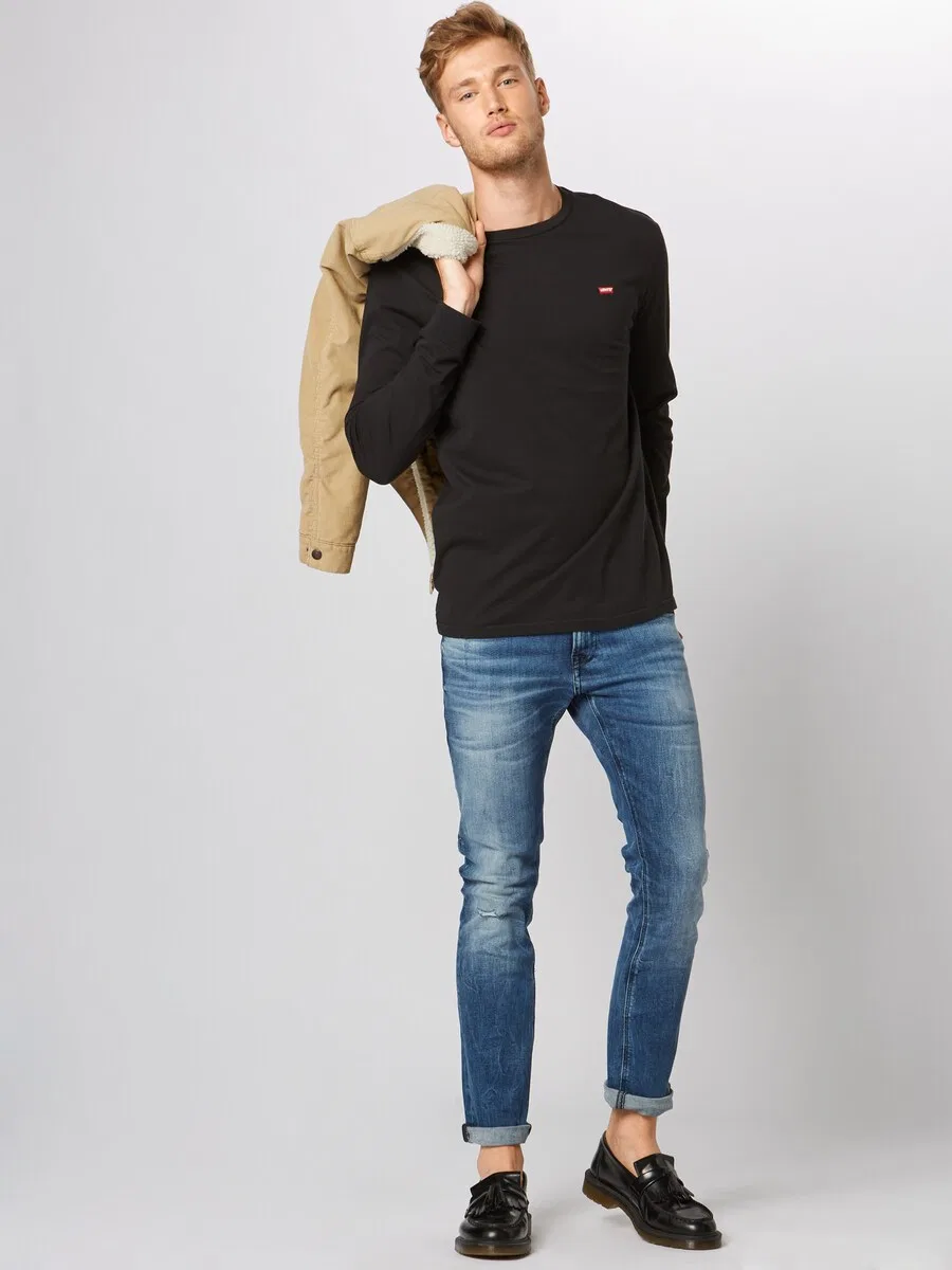 Футболка LEVI'S Regular fit 'LS Housemark Tee' черного цвета — фото 4