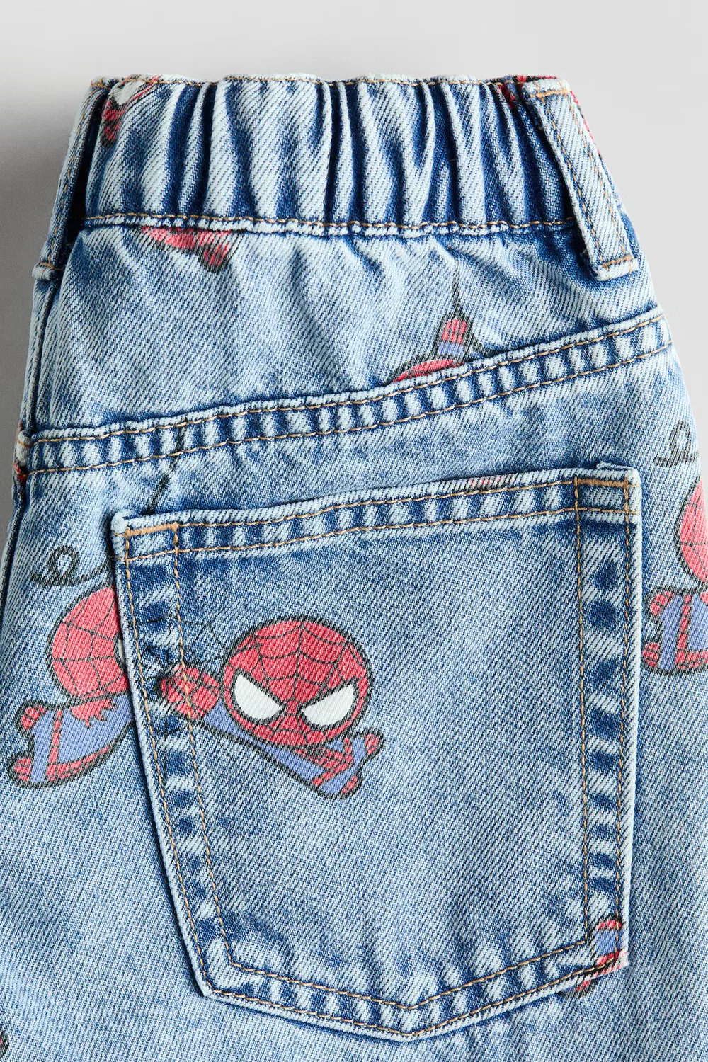Джинсы с принтом, стандартного кроя H&M, Helles Denimblau/Marvel Comics — фото 4