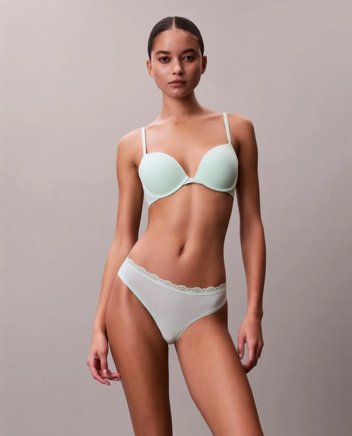 Женские трусы-танга из микрофибры с кружевом Calvin Klein, Verde — фото 2