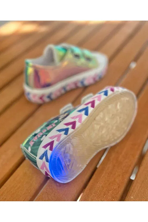 Детские кеды для девочек со светящейся подошвой Kuromi Surpie Shoes, Silver Hologram — фото 4