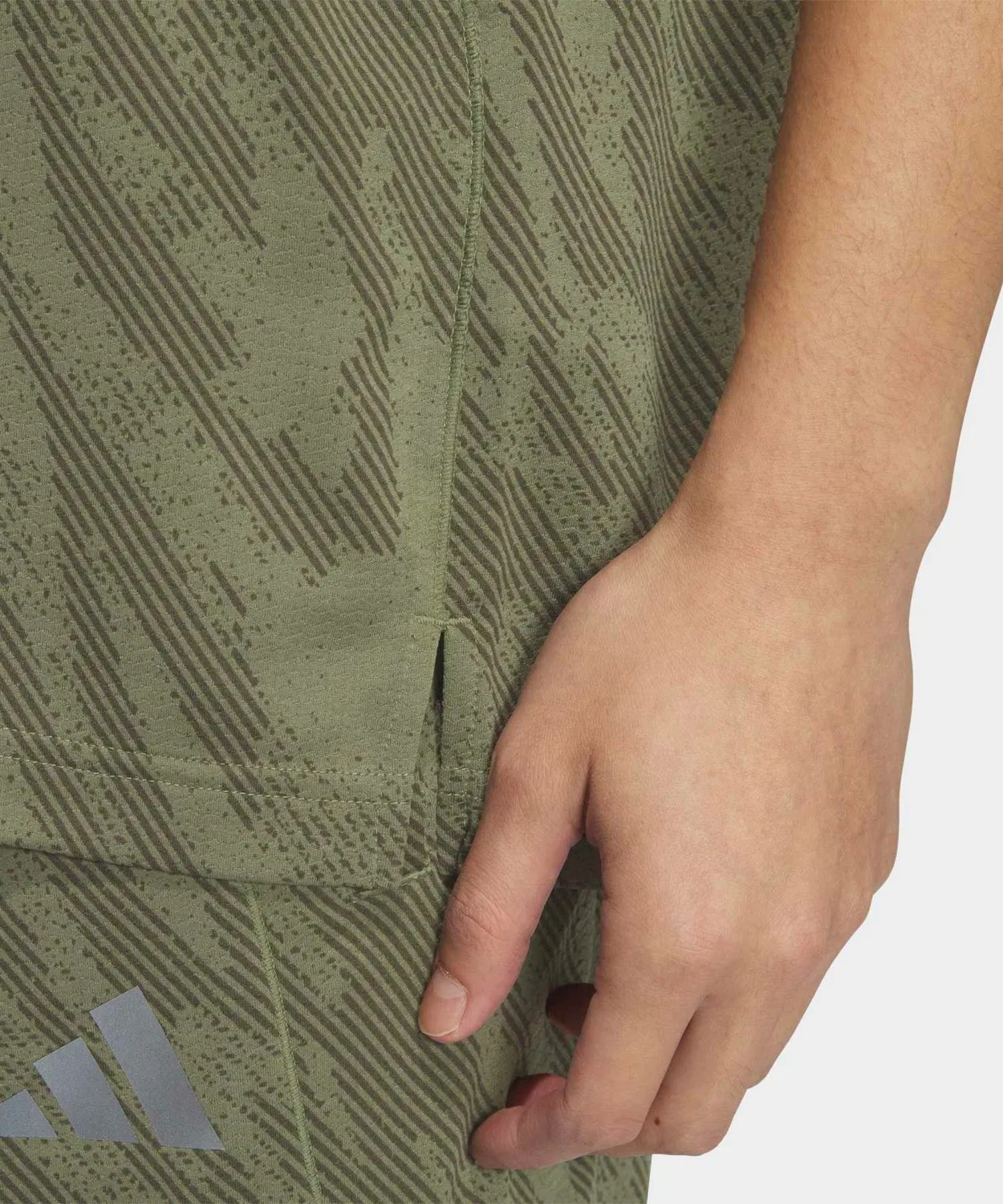Мужская футболка с принтом Tech Essentials Cool Touch Regular Fit Camo AOP Adidas, Khaki — фото 4