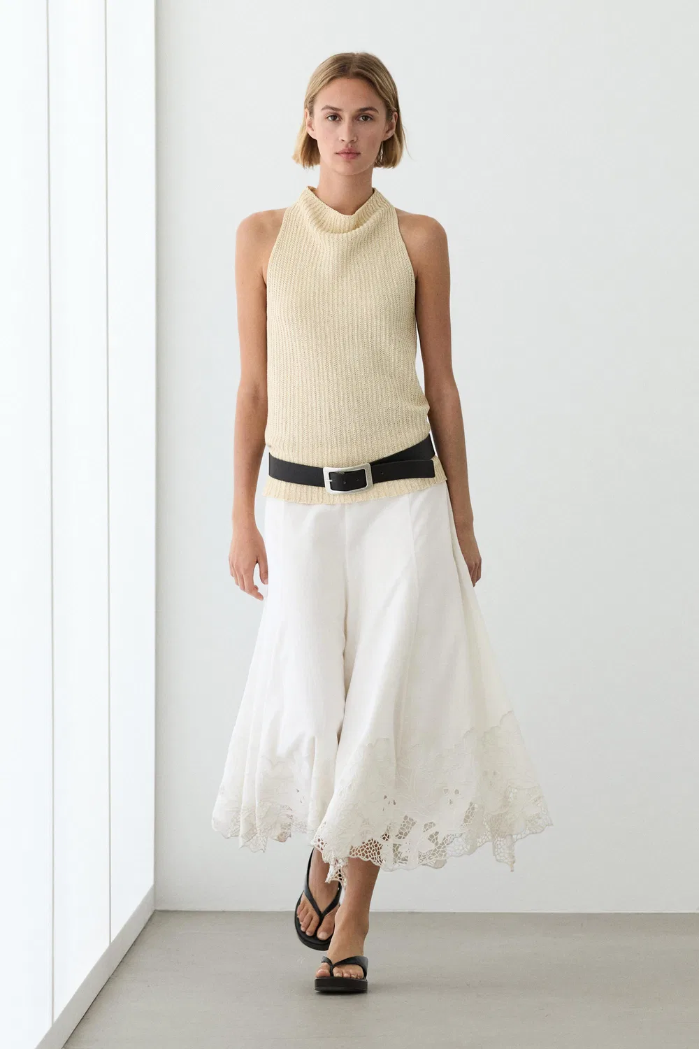 Юбка Massimo Dutti, миди, с вышивкой, белый